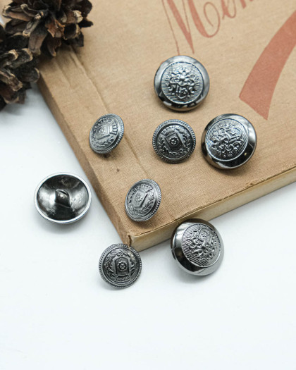 Bouton Ecusson Zamak Gris