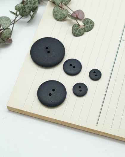 Bouton à coudre : noir mat 2 trous - Mercerine