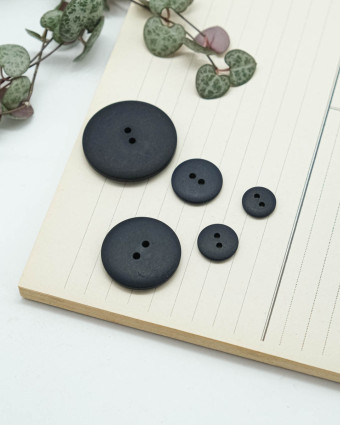 Bouton à coudre : noir mat 2 trous - Mercerine