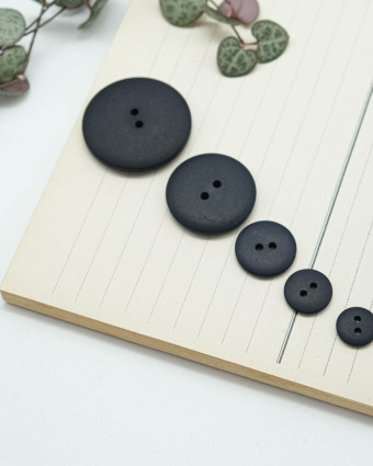 Bouton à coudre : noir mat 2 trous - Mercerine