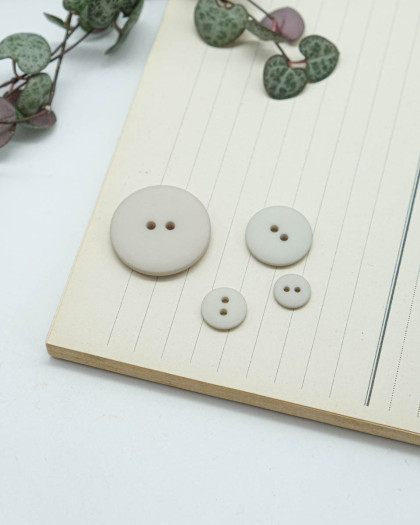 Bouton Polyester Mat Gris
