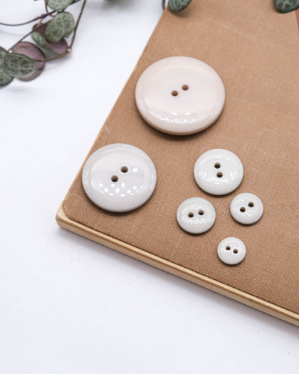 Bouton Polyester Brillant Gris