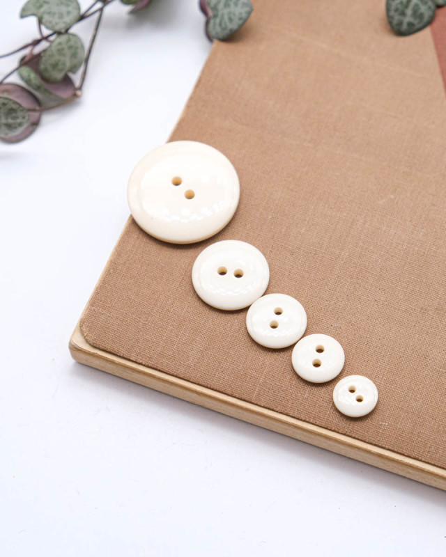 Bouton à coudre : beige brillant 2 trous - Mercerine