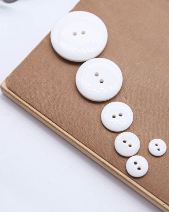 Bouton à coudre : blanc brillant 2 trous - Mercerine