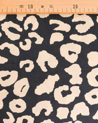 Popeline de Viscose Imprimée Savane Fond Noir - Mercerine
