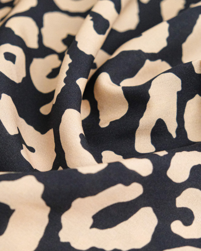 Popeline de Viscose Imprimée Savane Fond Noir - Mercerine
