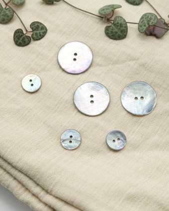 Bouton Nacre Akoya Scintillant Gris - Mercerine