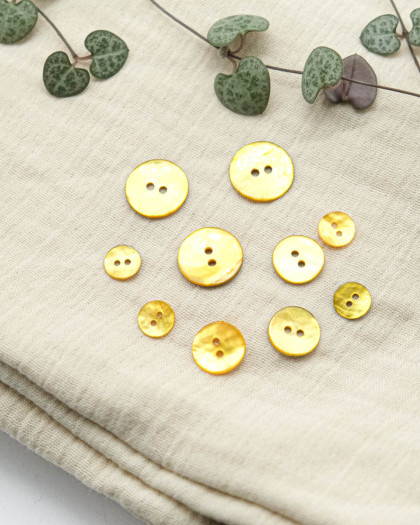 Bouton Nacre Akoya Vernis Jaune - Mercerine
