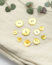 Bouton Nacre Akoya Vernis Jaune