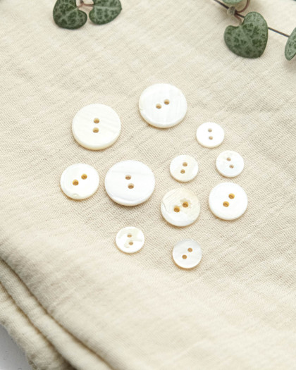 Bouton Nacre Rivershell Plat Ecru - Mercerine