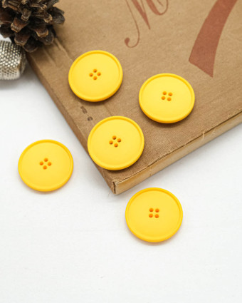 Bouton à coudre : jaune mat 4 trous - Mercerine