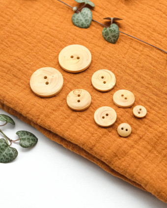 Bouton plat 2 trous en bois vernis à coudre - Mercerine