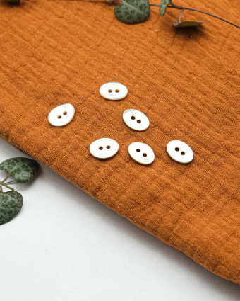 Bouton à coudre : nacre Akoya ovale 2 trous naturel - Mercerine