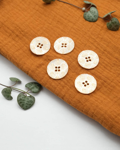 Bouton fantaisie : nacre motif feuille Or sur fond blanc - Mercerine