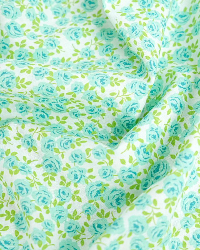 Popeline de Coton Petites Roses Bleu Ciel - 110 cm - Mercerine