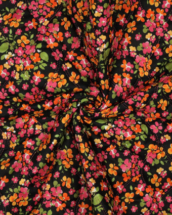Tissu Coton Matelassé Fleuri Rose et Orange Fond Noir - Mercerine