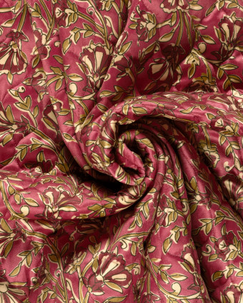 Matelassé Toucher Velours Motif Fleuri Esprit Indien Rose - Mercerine