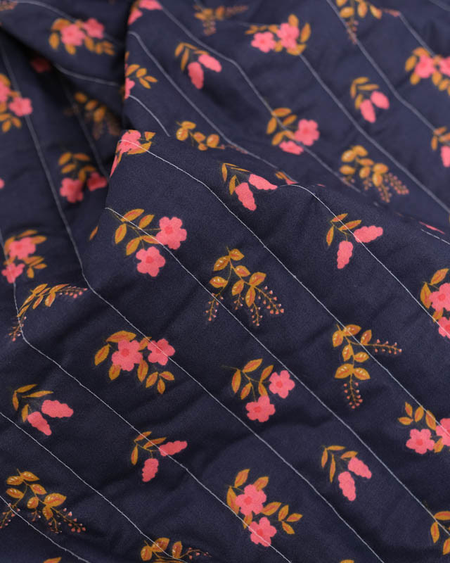 Tissu Matelassé Double Face Motif Fleuri Sur fond Bleu Nuit - Mercerine