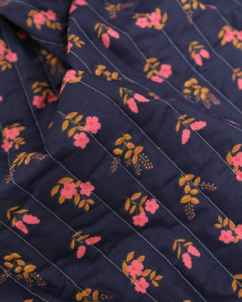 Tissu Matelassé Double Face Motif Fleuri Sur fond Bleu Nuit - Mercerine