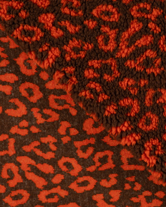 Tissu Sherpa Léopard Orange Fond Cacao - Mercerine