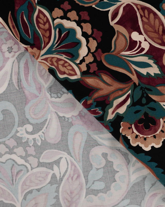 Tissu Viscose Stretch Feuillage Paon Fond Prune - Mercerine