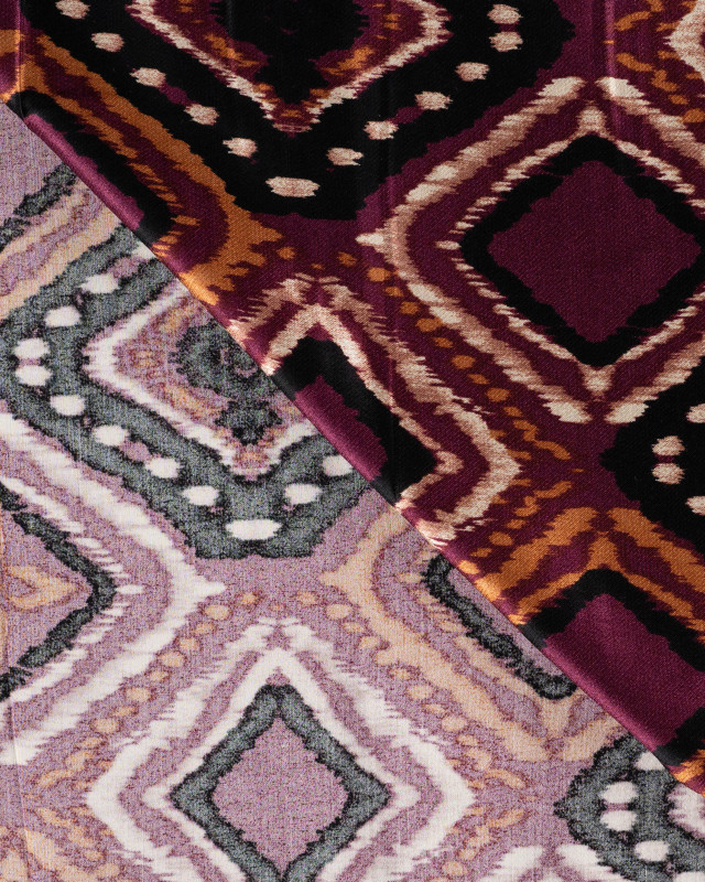 Tissu Viscose Satiné Motif Rétro Prune - Mercerine