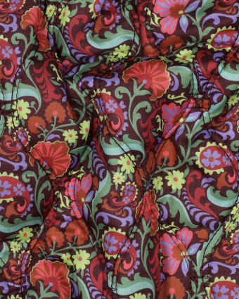 Tissu Matelassé Motif Fleuri Coloré Fond Cacao - Mercerine