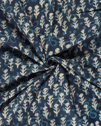 Voile de Coton Esprit Indien Bleu Foncé Motif Fleuri Beige et Bleu - Mercerine