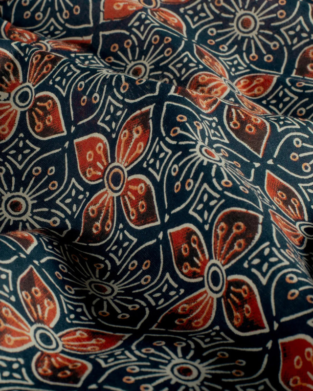 Tissu Indien : Voile de Coton  Indigo Fleurs Rouges - Mercerine
