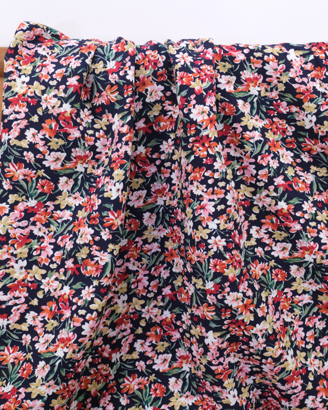 Viscose fleurs denses fond bleu marine - Mercerine