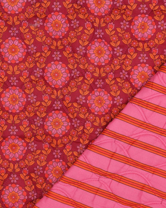 Tissu Matelassé Biface Fleuri Indien et Rayures Bordeaux Fuchsia - Mercerine