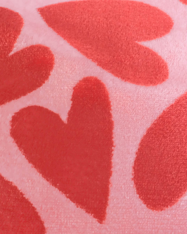 Tissu Polaire Motif Cœur Fond Rouge - Mercerine