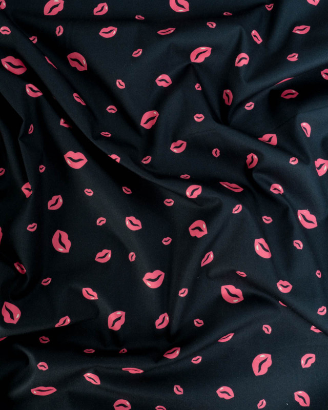 Popeline de Coton Bouche Rose Fond Navy - Mercerine