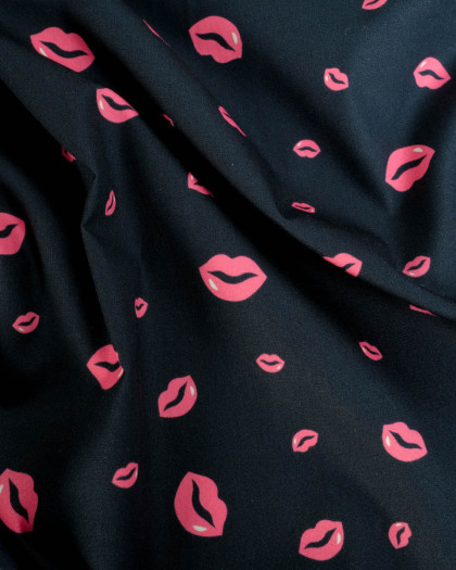 Popeline de Coton Bouche Rose Fond Navy - Mercerine