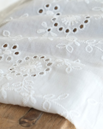 Broderie Anglaise Flower Poesie - Mercerine