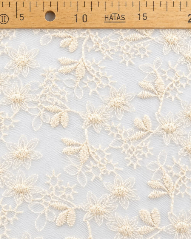 Dentelle sur Tulle Écru Brodé Fleuri au Mètre - Mercerine