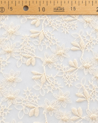 Dentelle sur Tulle Écru Brodé Fleuri au Mètre - Mercerine