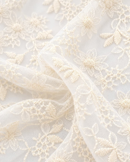 Dentelle sur Tulle Écru Brodé Fleuri au Mètre - Mercerine