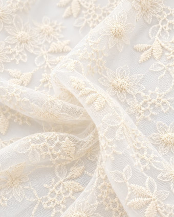 Dentelle sur Tulle Écru Brodé Fleuri au Mètre - Mercerine