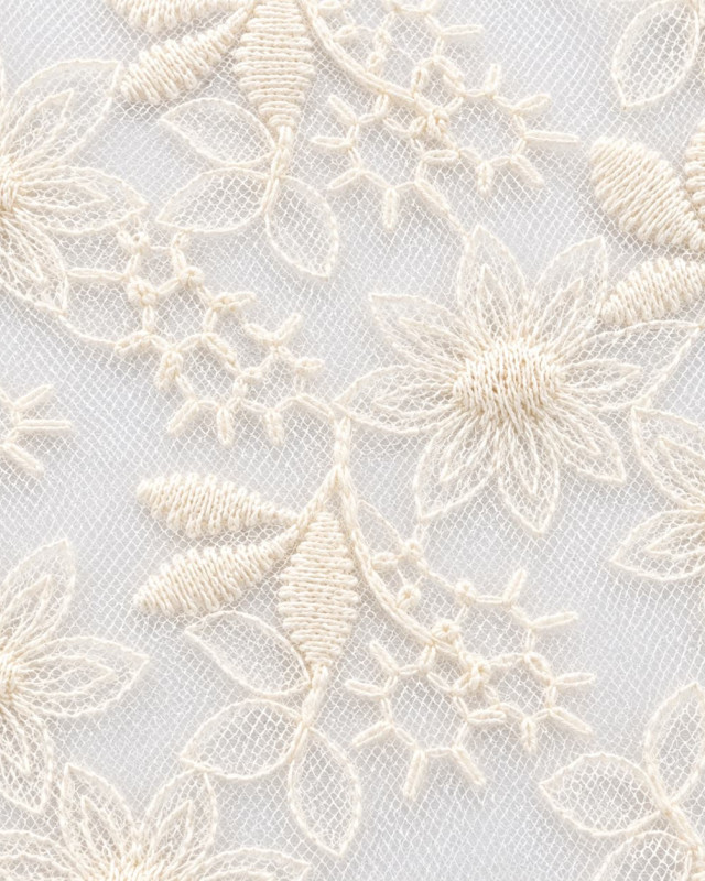Dentelle sur Tulle Écru Brodé Fleuri au Mètre - Mercerine
