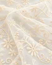 Dentelle sur Tulle Ivoire Brodée Fleurs