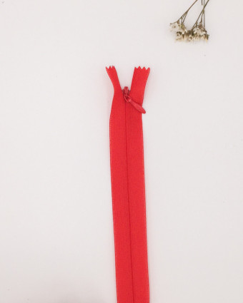 Fermeture à glissière invisible rouge fraise