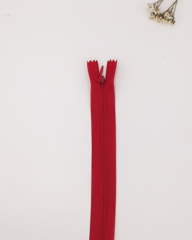 Fermeture à glissière invisible rouge