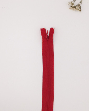 Fermeture à glissière invisible rouge