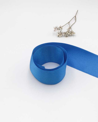 Ruban satin bleu