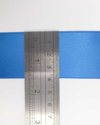 Ruban satin bleu