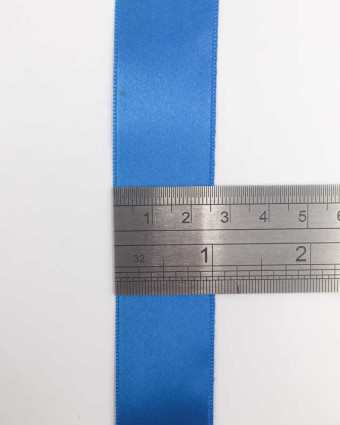 Ruban satin bleu