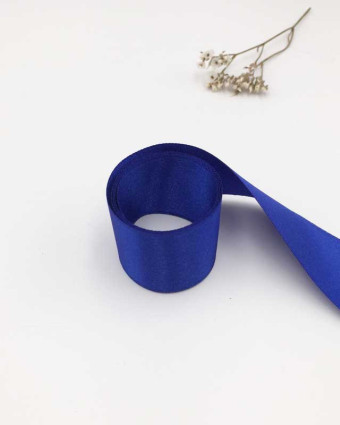 Ruban satin bleu roi