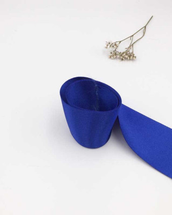 Ruban satin bleu roi