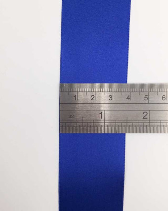 Ruban satin bleu roi